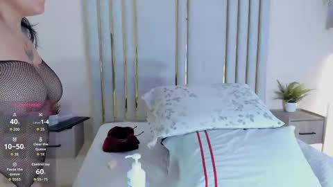 haileystonei online show from October 5, 11:40 am