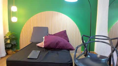 Halley Lorens online show from November 18, 10:13 pm