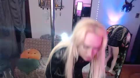 halovalentine online show from February 23, 11:29 pm