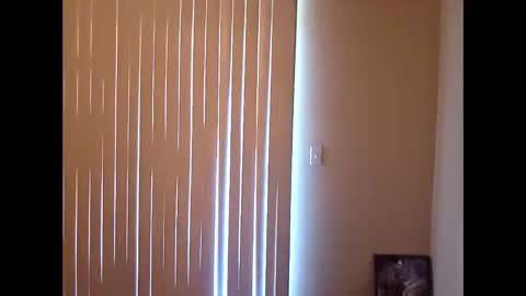 handsallover242 online show from October 20, 7:08 pm