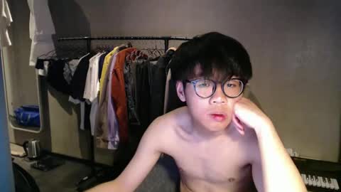 handsome_mannn online show from May 2, 1:44 am