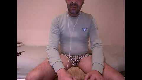 handsomepenis20cm online show from December 21, 7:20 pm