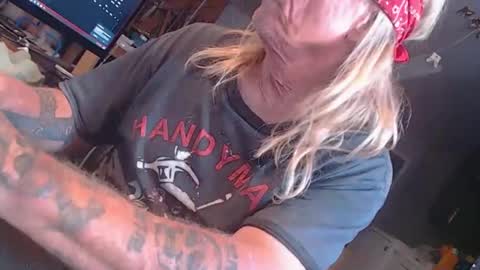 handystud33 online show from October 21, 4:10 pm