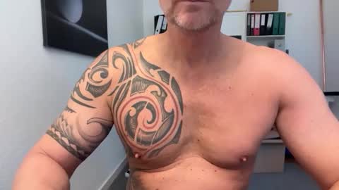 hanky online show from November 3, 9:21 am