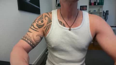 hanky online show from April 23, 10:12 am