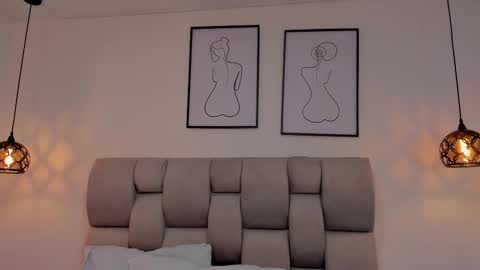 hanna__evans_ online show from September 24, 12:45 pm