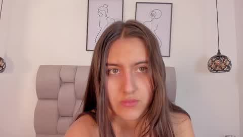 hanna__evans_ online show from October 7, 12:01 pm