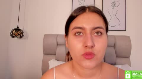 hanna__evans_ online show from April 8, 11:46 am