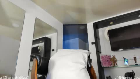 hannah dilau  online show from September 19, 12:48 am