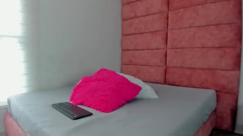 Hanna lens online show from November 1, 4:28 pm