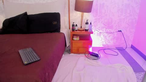 Hanna online show from April 8, 2:25 am