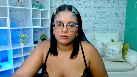 Hannah  online show from November 10, 11:35 am