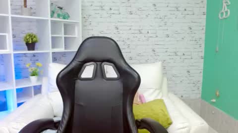 Hannah  online show from November 20, 12:48 pm