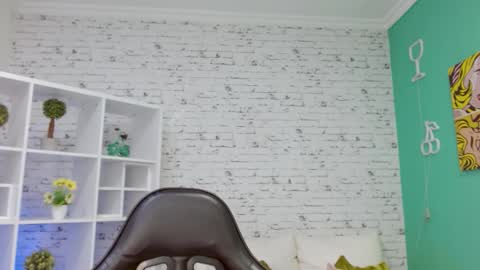 Hannah  online show from November 23, 11:19 am