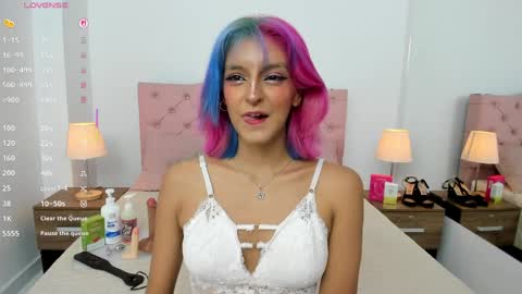 Hannah online show from May 12, 7:23 pm