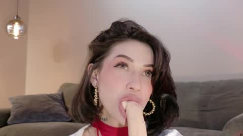 Hannah  online show from April 6, 3:04 am