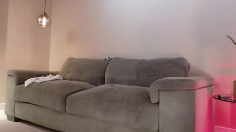 Hannah  online show from March 28, 12:45 am