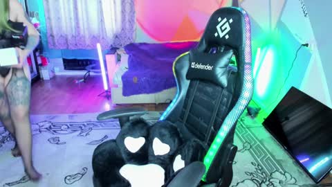 Hannah online show from February 6, 10:47 am