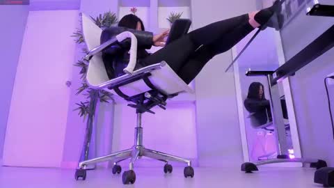 HANNAH HOWELL online show from February 25, 9:42 am