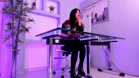 HANNAH HOWELL online show from March 10, 9:45 am