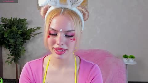 HannahMckay online show from April 11, 12:31 pm