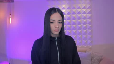 HANNAH J online show from November 16, 5:04 pm