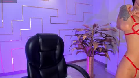 HANNAH J online show from September 12, 6:10 pm