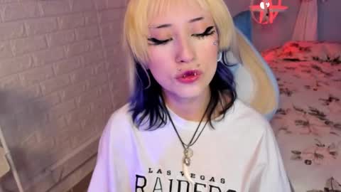 Hannah online show from November 20, 12:59 pm