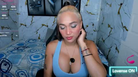hannasteyl2 online show from July 25, 11:52 am