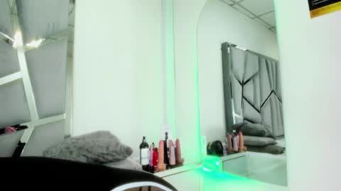 Snapshot of hanny_watson chatting on September 22, 3:27 pm hanny_watson online show from September 22, 3:27 pm