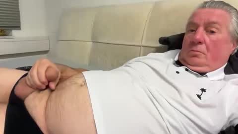 hans66760 online show from November 8, 5:38 pm