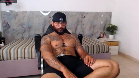 hanz_col online show from March 12, 2:48 am