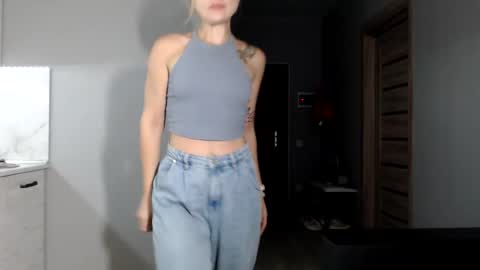 happy_fox_ online show from October 1, 9:46 pm