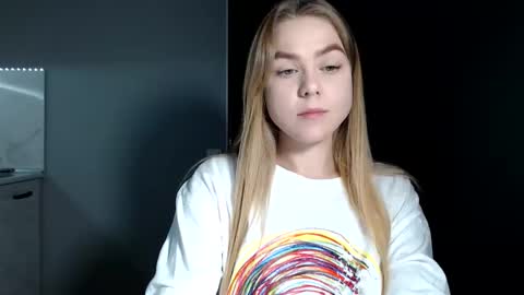 happy_fox_ online show from November 15, 7:15 pm