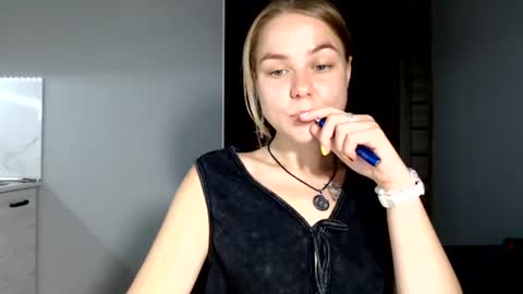 happy_fox_ online show from July 20, 9:16 pm