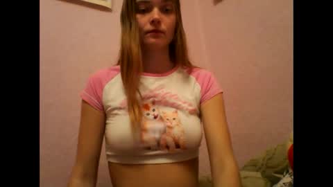 happyemily  online show from February 19, 9:25 pm