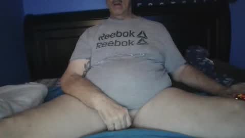 happyhappy4 online show from April 19, 4:57 am