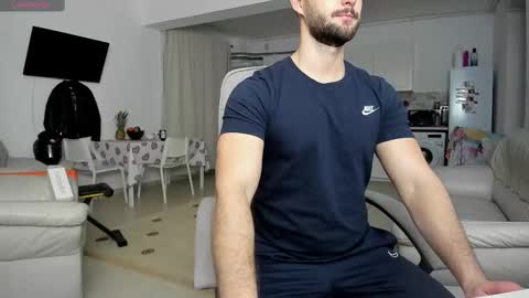 Snapshot of hard_chriss chatting on February 12, 5:05 am Hard Cock online show from February 12, 5:05 am