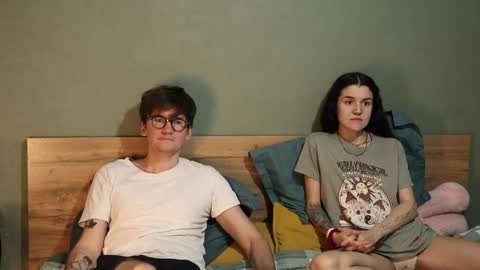 Emily and David online show from December 19, 5:29 am