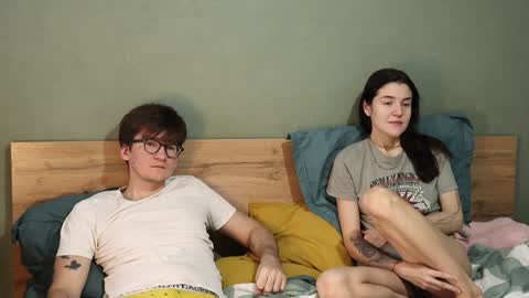 Emily and David online show from December 21, 5:25 am