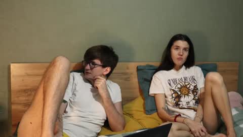 Emily and David online show from December 5, 4:59 am