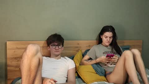 Emily and David online show from December 18, 4:42 am