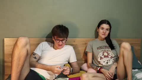 Emily and David online show from December 3, 4:53 am