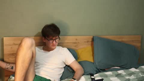 Emily and David online show from December 4, 5:32 am