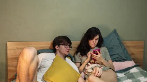 Emily and David online show from December 29, 4:48 am