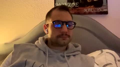 Snapshot of hardnstyle chatting on December 13, 1:15 am HARD AND STYLE online show from December 13, 1:15 am