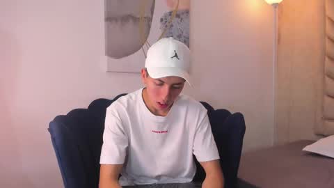   H  K   online show from September 21, 5:28 pm