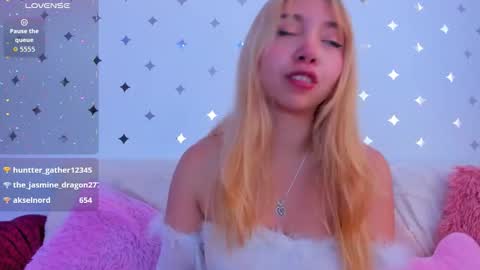 Sophia Blossom online show from October 22, 9:05 pm