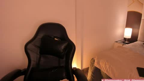 has_gonzalezz online show from April 9, 6:41 am