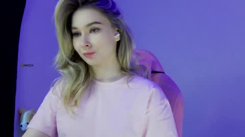 Anna online show from April 15, 1:47 pm